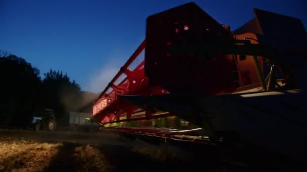 Night Harvesting Combine Ukrainian Combine Harvests Wheat Farmers Ukraine Grain — Stockvideo