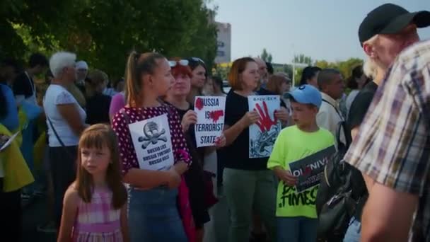 Ukrainian Women Men Gathered Peaceful Rally Support Azov Prisoners War – Stock-video