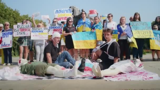 Ukrainian Women Men Gathered Peaceful Rally Support Azov Prisoners War — ストック動画