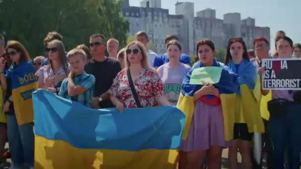 Ουκρανικές Γυναίκες Και Άνδρες Συγκεντρώθηκαν Για Μια Ειρηνική Διαδήλωση Υπέρ — Αρχείο Βίντεο