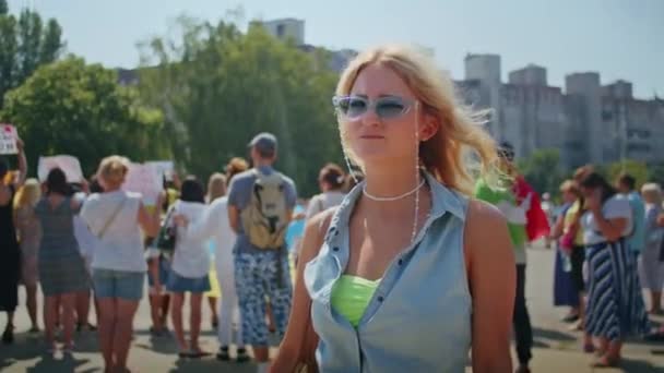 Ukrainian Women Men Gathered Peaceful Rally Support Azov Prisoners War — 비디오