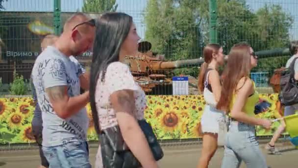 Ukrainian Women Men Gathered Peaceful Rally Support Azov Prisoners War — Video Stock