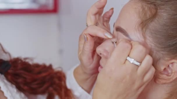 Cosmetics Work Stylist Makeup Artist Women Paint Lips Eyes Face — Stock videók