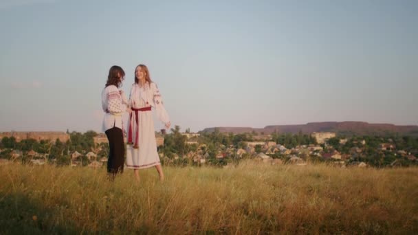 Happy Young Woman Enjoying Sunset Wearing Traditional Ukrainian Clothes Lifestyle — Vídeos de Stock