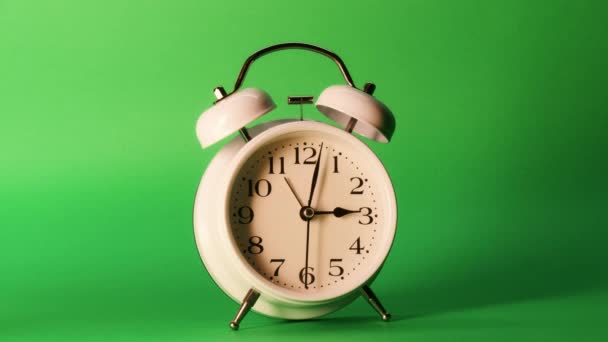 Часы Идут Зеленому Экрану Временной Промежуток Быстрый Ход Времени — стоковое видео