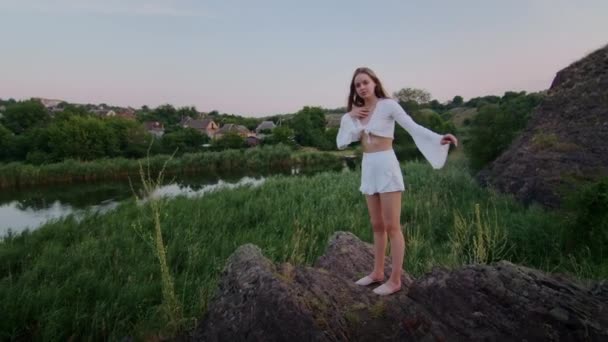 Happy Young Woman Enjoying Sunset Wearing Traditional Ukrainian Clothes Lifestyle — Stock videók