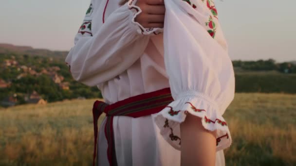 Happy Young Woman Enjoying Sunset Wearing Traditional Ukrainian Clothes Lifestyle — Stockvideo