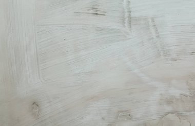 Sert fırça darbeleriyle sıvanmış bir arka plan. Fırçalanmış beyaz duvarı boya.