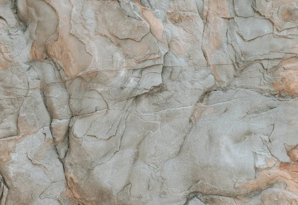 Grande roche en palette de couleurs gris rouge. Texture pierre naturelle, grosse falaise tout près. Contexte organique abstrait. — Photo