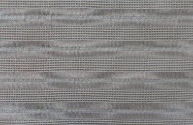 Yatakta keten battaniye ve dikey süs. Orijinal tekstil arka planı. Bej kumaş dokusu. Tasarımlarınıza kolayca derinlik ve organik doku ekleyin.