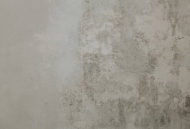 Eski bir beton duvar arka planı. Yıpranmış beton duvar dokusu, çizikler ve hasarlarla. Tasarımlarınıza kolayca organik doku ve derinlik ekleyin. Gri bej renkli şehir resmi.