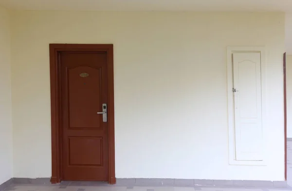 Old Hotel Room Door Cleaning Room Little Door Nearby Deserted — Stock Photo, Image