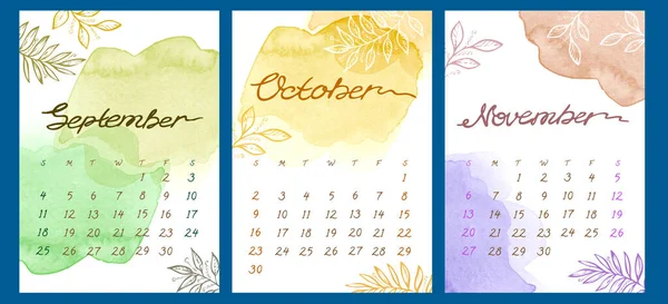 Watercolor 2022 için Sonbahar Ayını Ayarla takvimi şablonu. Eylül, Ekim ve Kasım. Hafta Pazar başlıyor. Yeşil, sarı, turuncu, kahverengi ve menekşe renkli. Beyaz arkaplanda sıçrama ve yaprak. — Stok fotoğraf