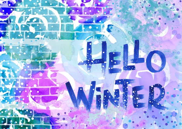 Рука намальована синя зимова фраза на цегляній стіні і троянда Акварель Фон. Hello Winter - текст на зеленому, бірюзовому, фіолетовому та фіолетовому фоні. Квітка, сніг, плями і сплеск — стокове фото