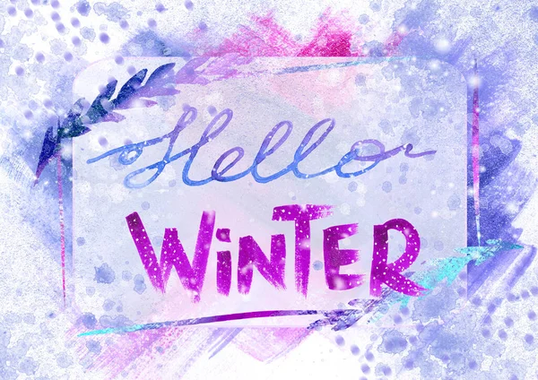 Рука намалювала одну лінію із зимовою фразою на фіолетовому та фіолетовому фоні. Hello Winter - Акварельна лінія тексту в квітковій рамці на снігу На задньому плані — стокове фото