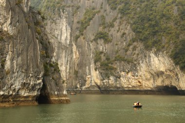 Halong Körfezi mağaraları, uçurumlar ve mağaralar, Vietnam