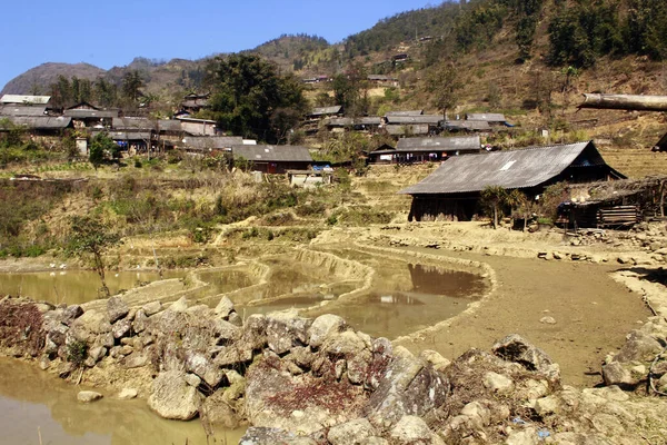 萨帕市谷地的一个小村庄 山谷里有稻田水稻多级花园 — 图库照片