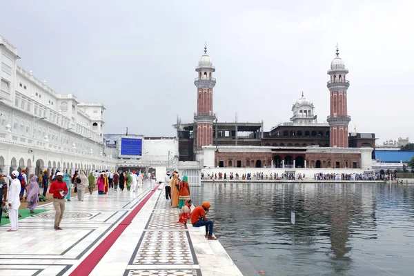 Harmandir Sahib veya Altın Tapınak. Amritsar, Hindistan 
