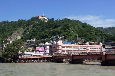 Ganiga Nehri 'nin seti, Haridwar şehri. Hindistan 
