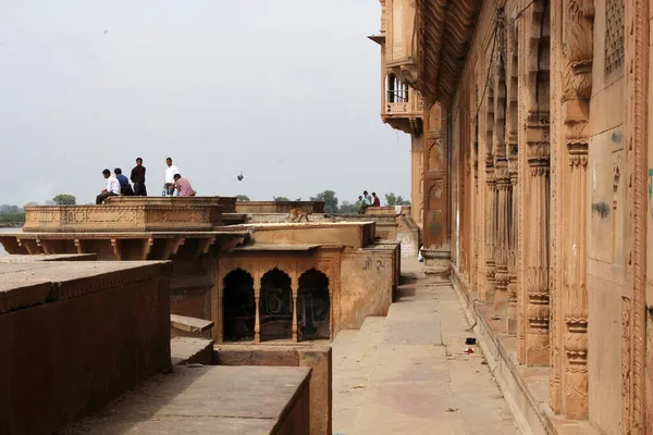 ヤムナ川だ ヴリンダバンのケシ ガット寺院 インド — ストック写真