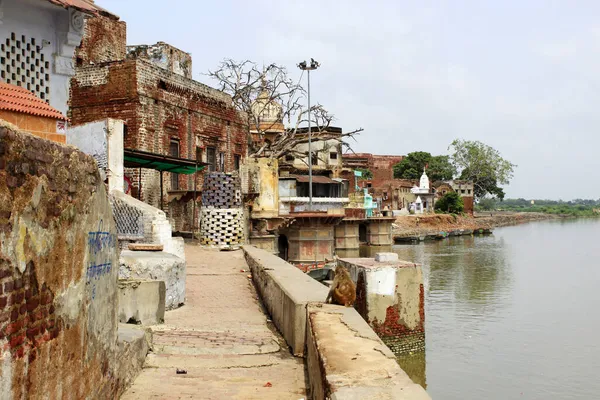 Στο Ανάχωμα Του Ποταμού Γιαμούνα Στη Ματούρα Ινδία — Φωτογραφία Αρχείου