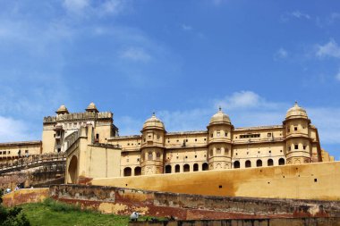 Amber Kalesi 'nin koruyucu duvarı. Jaipur, Hindistan