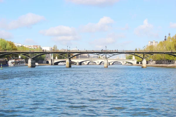 パリのセーヌ川にあるポン ザールとポン カルーセル フランス — ストック写真