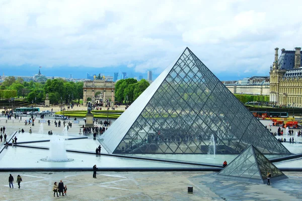 Louvre Múzeum Louvre Üvegpiramisa Párizs Franciaország — Stock Fotó