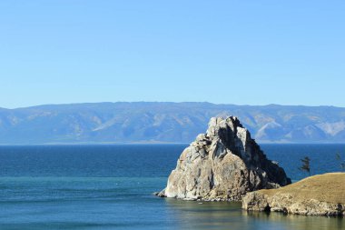 Baykal Gölü 'ndeki Rock Shamanka. Olkhon Adası, Rusya 