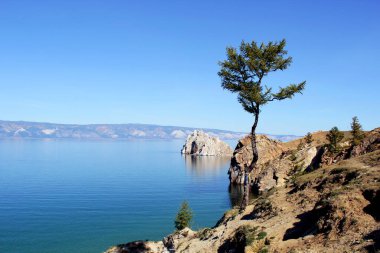 Baykal Gölü 'ndeki Rock Shamanka. Olkhon Adası, Rusya 