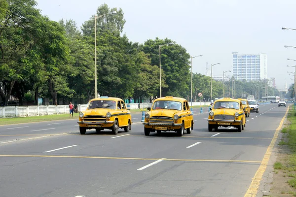 Kolkata Promenades Taxi Sur Route Inde — Photo