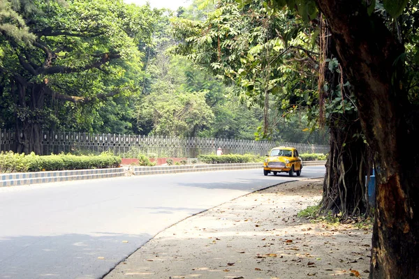 Taksówka Kolkata Jedzie Drodze Indie — Zdjęcie stockowe
