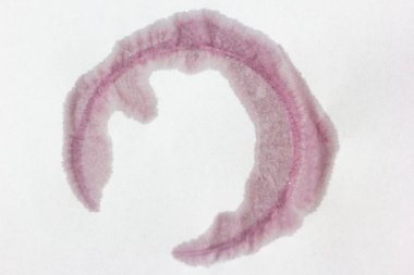 Beyaz çarşaftaki şarap lekesi. Grafik kaynak. kavramsal, nüanslar