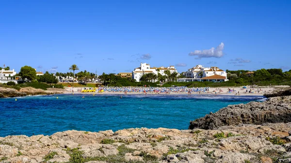Strand Van Cala Bosch Menorca Balearen Spanje Blauwe Zee Huizen — Stockfoto