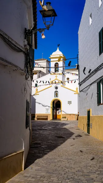 Widok Wiejski Kościół Migjorn Gran Menorka Baleary Hiszpania Festonami — Zdjęcie stockowe