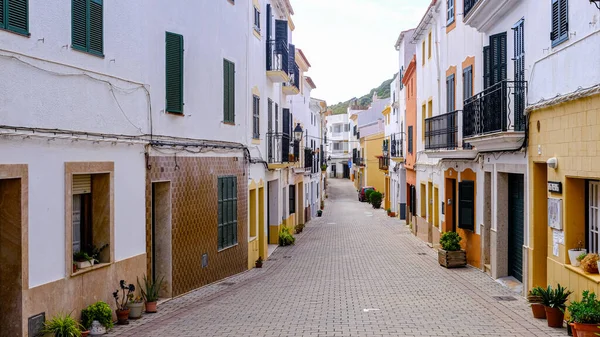 フェリー のビュー メノルカ バレアレス諸島 スペイン 中央の通りは — ストック写真