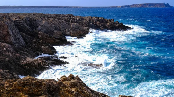 Paisagem Precipício Mar Agitado Fornells Menorca Ilhas Baleares Espanha — Fotografia de Stock