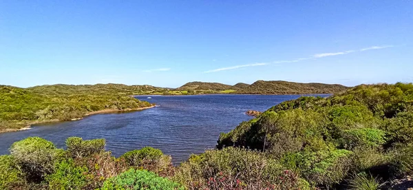 Parc Natural de s 'Albufera des Grau, Menorca, İspanya. Göl manzarası