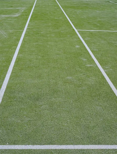 Sentetik Tenis Kortunun Ayrıntıları Yeşil Üzerine Beyaz Çizgiler — Stok fotoğraf
