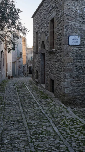 Аллея Эриче Сицилия Италия Мощеная Улица Дома — стоковое фото