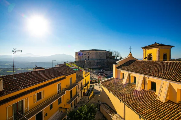 Gesualdo, Avellino, Campania, İtalya: Altında kale olan evler