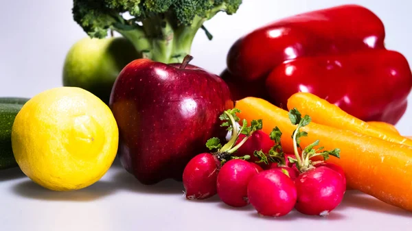 Vegan Τροφίμων Pinto Φασόλια Ραπανάκια Καρότα Κόκκινο Μήλο Και Σόγια Εικόνα Αρχείου