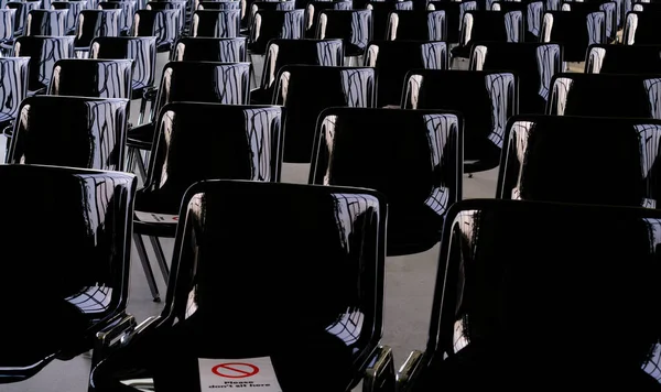 Rows Empty Black Chairs Great Room — Fotografie, imagine de stoc