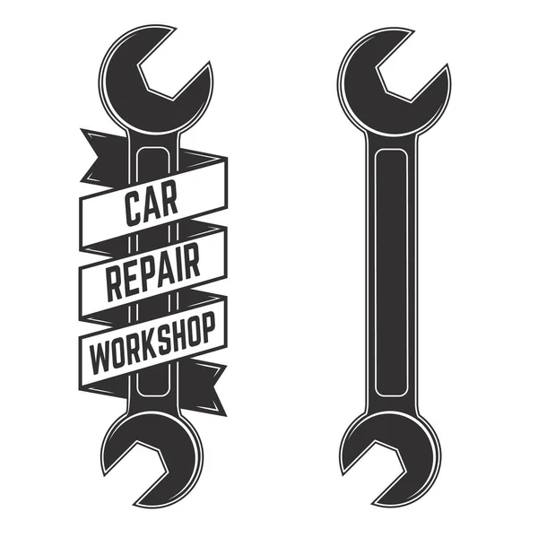 Araba Tamir Atölyesi Şleme Tarzında Anahtar Şeklinde Amblem Şablonu Logo — Stok Vektör