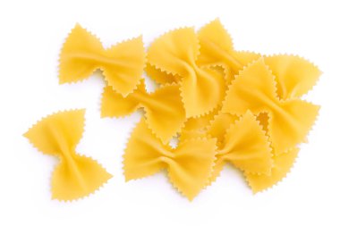 Papyonlu makarna, kırpma yolu ve tam derinlikteki beyaz arkaplanda izole edildi. Üst Manzara. Düz yatıyordu.