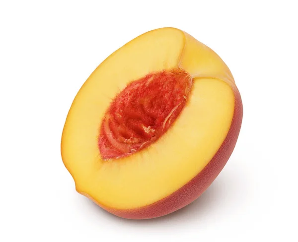 Reife Pfirsichfrucht halb isoliert auf weißem Hintergrund mit Schnittweg und voller Schärfentiefe — Stockfoto