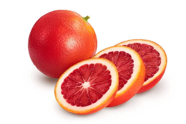 Blutrote Orangen mit Scheiben isoliert auf weißem Hintergrund mit Clipping-Pfad und voller Schärfentiefe — Stockfoto