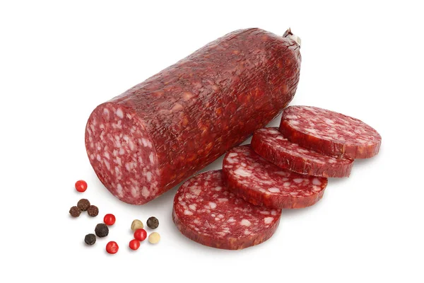 Salami de saucisses fumées isolé sur fond blanc avec chemin de coupe et pleine profondeur de champ — Photo