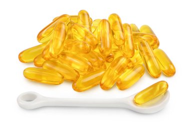 Kesme yolu ve tam derinlik ile beyaz arkaplan üzerinde izole balık yağı kapsülleri