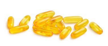 Kesme yolu ve tam derinlik ile beyaz arkaplan üzerinde izole balık yağı kapsülleri